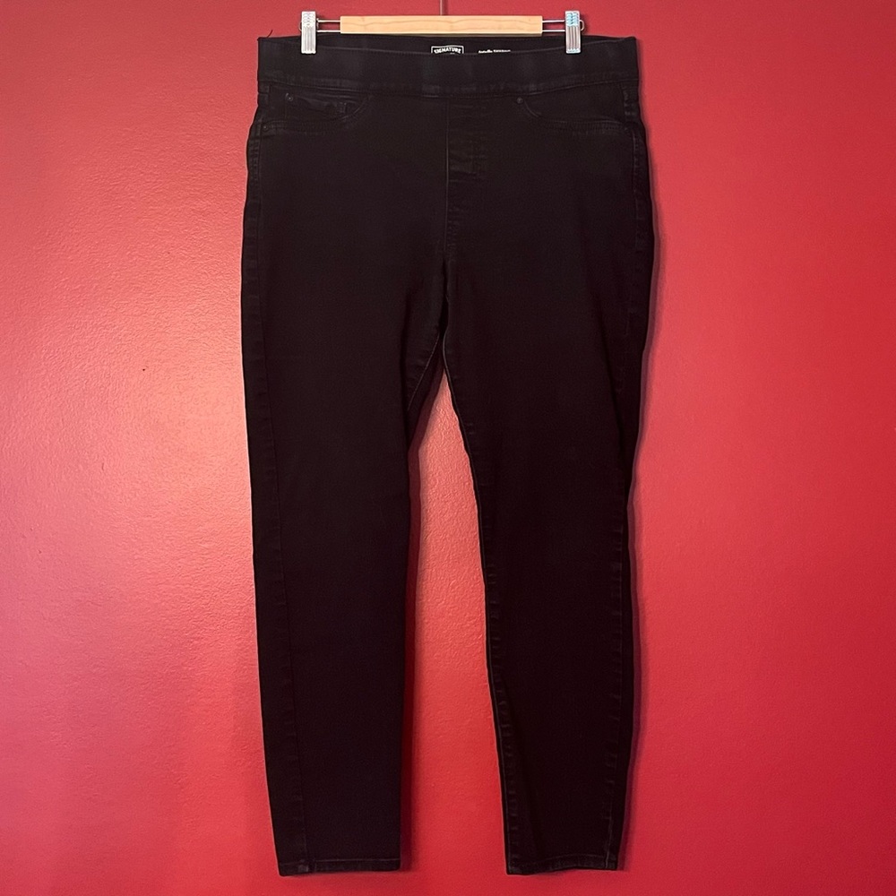 Signature by Levi Strauss Totally Shaping pull-on skinny black jeans, size 33
